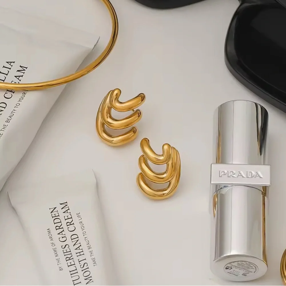 NEW 18K GOLD PLATED TRIPLE HOOP EARRINGS – STACKED CHUNKY DESIGN - Picture 5 of 6